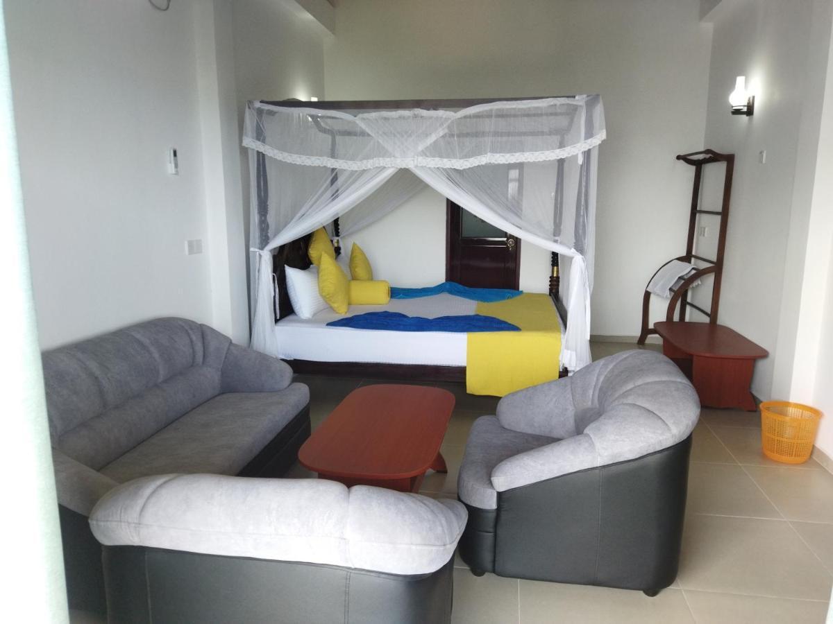 Shanika Beach Inn Тангале Екстериор снимка