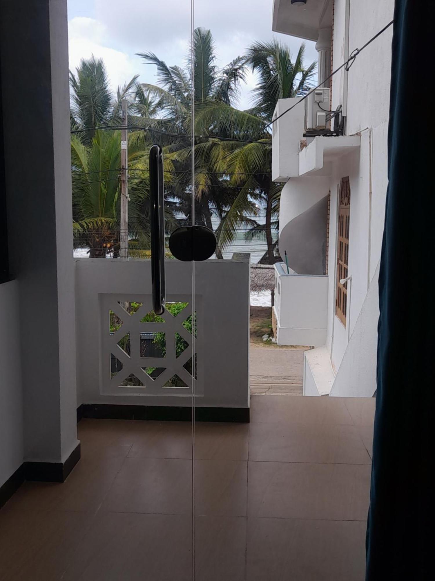 Shanika Beach Inn Тангале Екстериор снимка