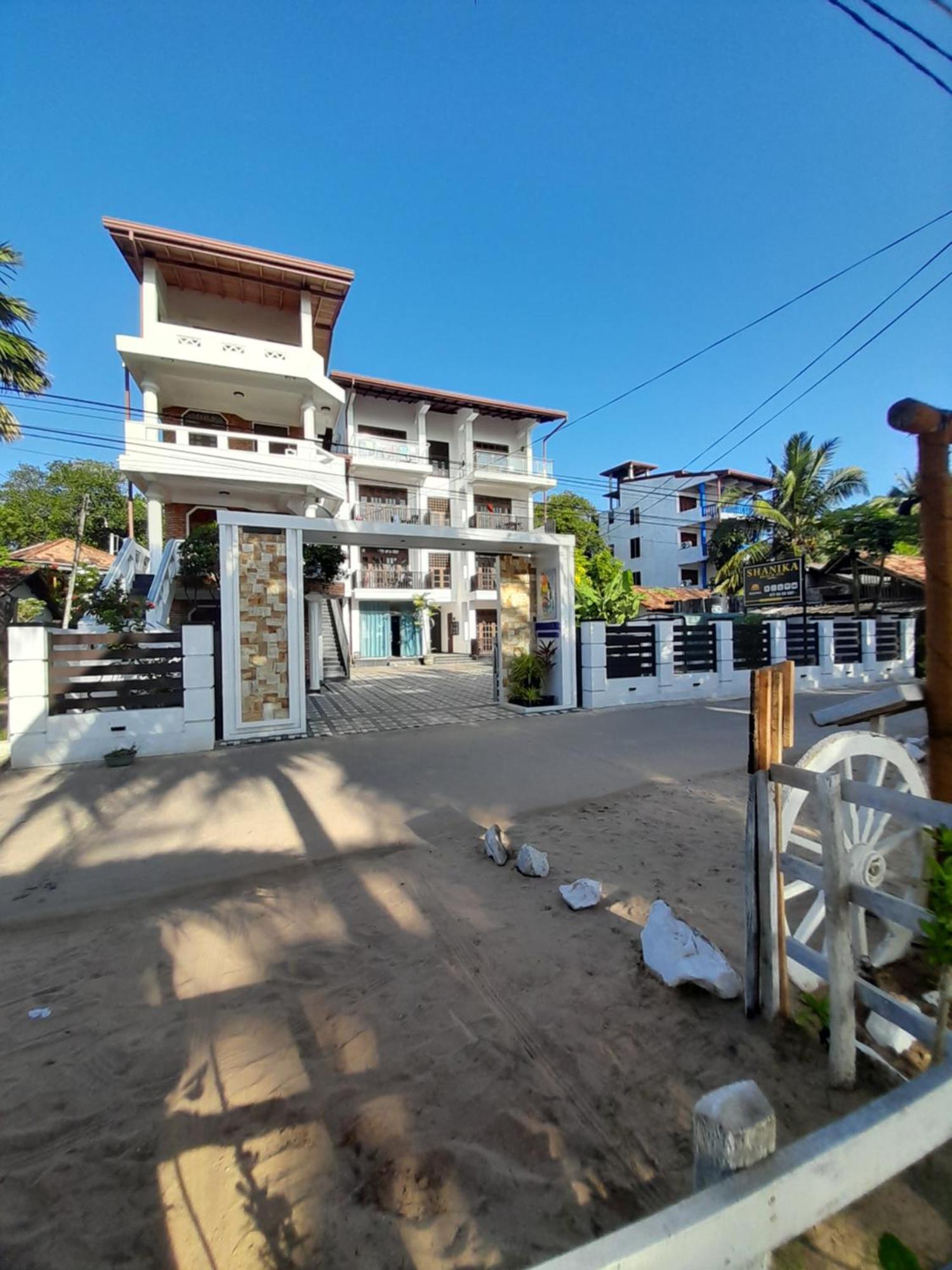 Shanika Beach Inn Тангале Екстериор снимка