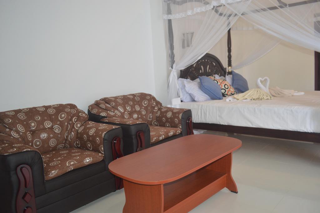 Shanika Beach Inn Тангале Екстериор снимка