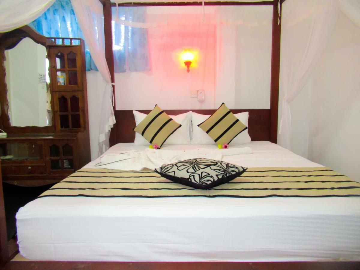 Shanika Beach Inn Тангале Екстериор снимка