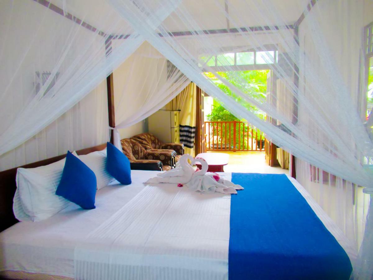 Shanika Beach Inn Тангале Екстериор снимка