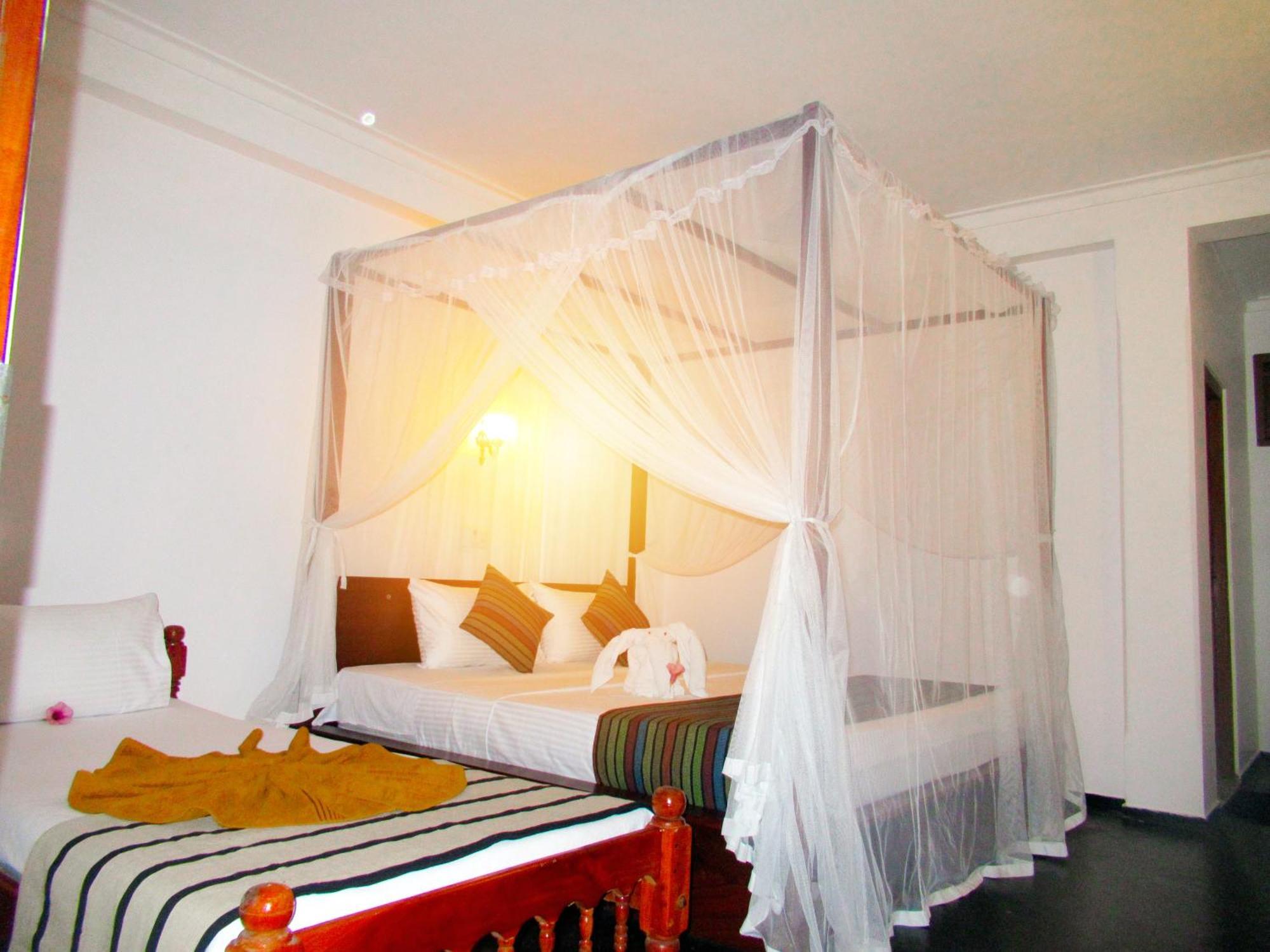 Shanika Beach Inn Тангале Екстериор снимка